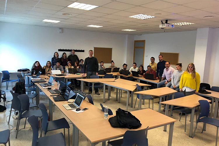 Máster marketing digital Universidad de Cádiz taller ecommerce plano general